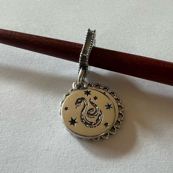 Pandora Harry Potter, Slytherin Dangle Charm - Picture 4 of 7